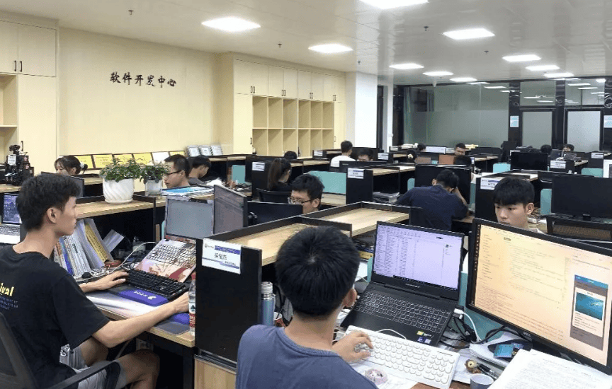 工科類最吃香的8大專業(yè) 就業(yè)前景與技術開發(fā)深度解析